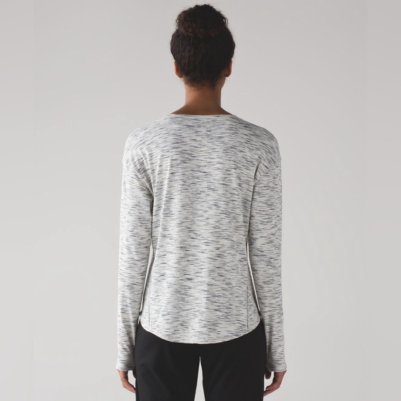 Lululemon Lost In Pace Long Sleeve - Chicago Blackhawks - Picture 3 of 10